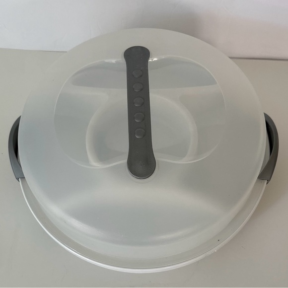 Sterilite Food Divider Carrier With Lid And Handle - Picture 1 of 10
